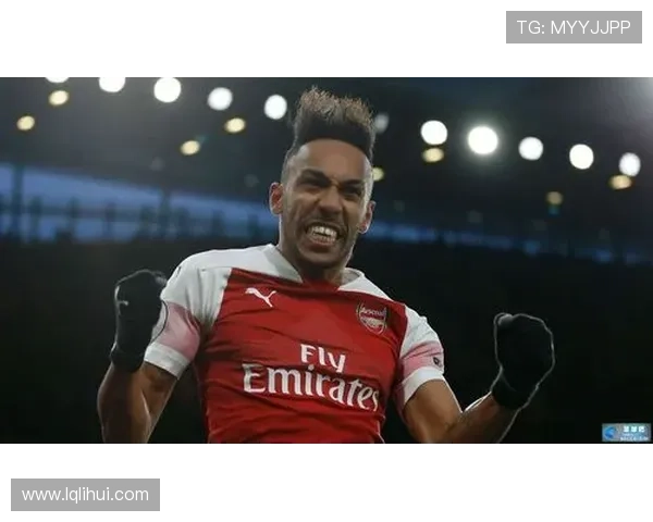 奥巴梅杨对裁判判罚不满 埃默森吃牌令人困惑难以沟通